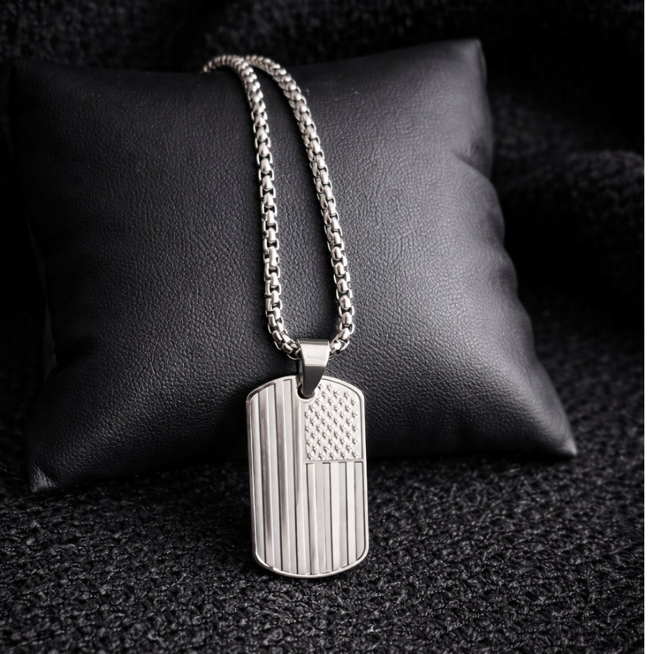 Men’s USA Flag Dog Tag Necklace | Stainless Steel Military Pendant (Gold & Silver)