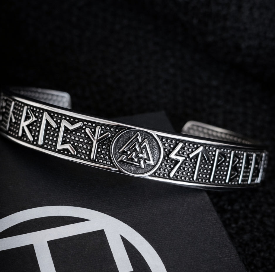 Viking Rune Bracelet with Valknut – Nordic Style Stainless Steel Men’s Bracelet