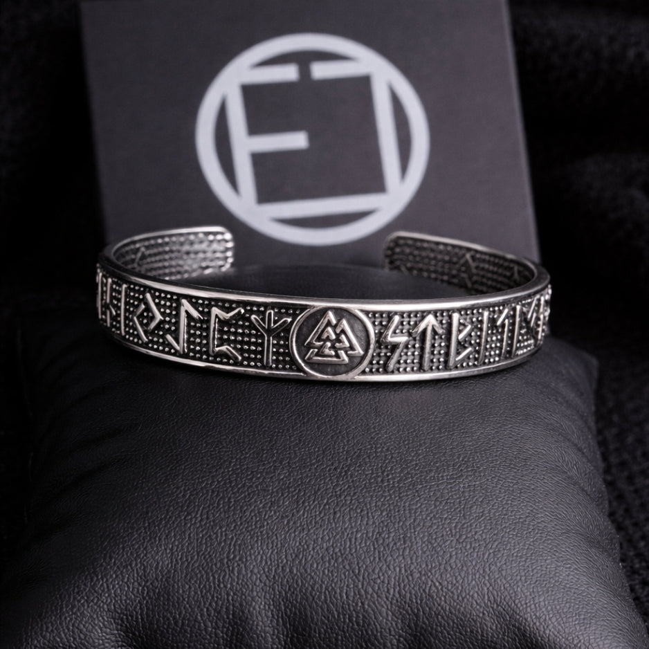 Viking Rune Bracelet with Valknut – Nordic Style Stainless Steel Men’s Bracelet