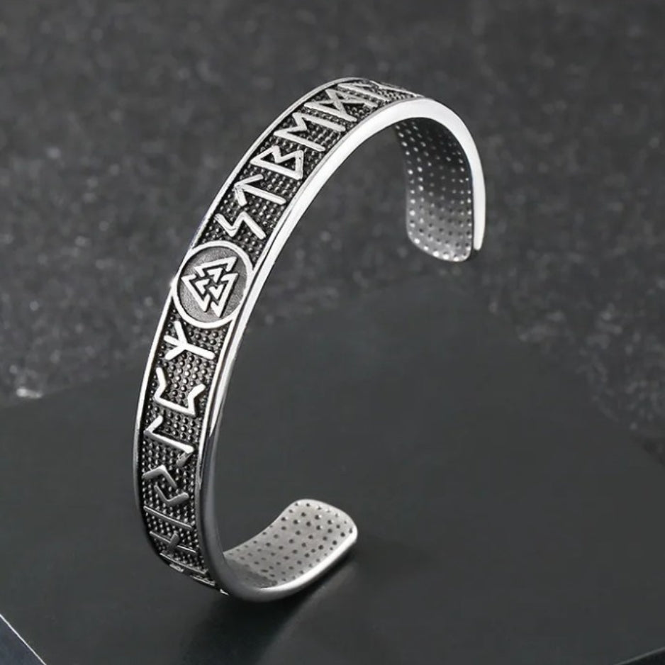 Viking Rune Bracelet with Valknut – Nordic Style Stainless Steel Men’s Bracelet